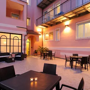 Mambo Hotel